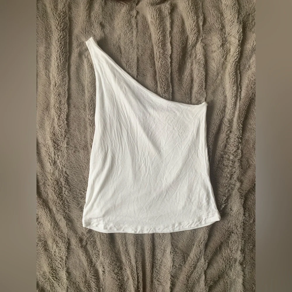 ONE SHOULDER TOP - Picture 2 of 3